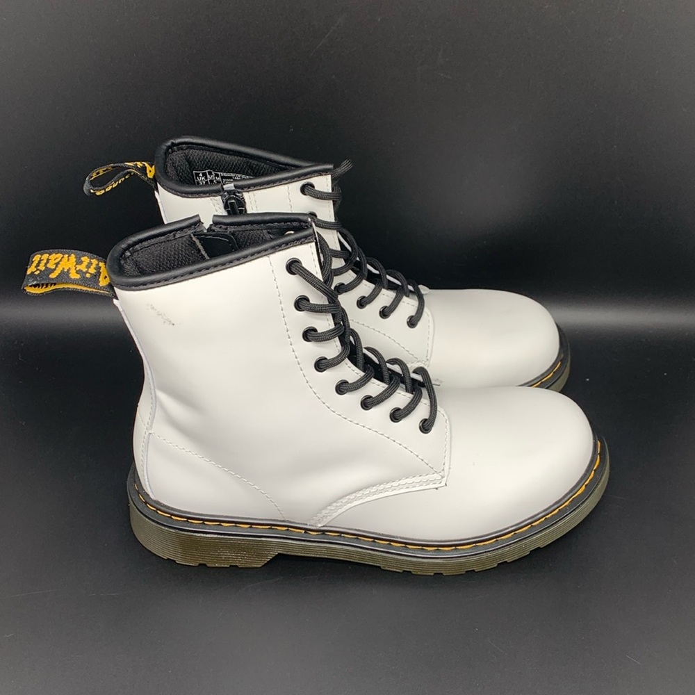 Dr. Martens 1460 Smooth Leather Lace Up Boots Men’s Sz 5 / Women’s Sz 6‎
